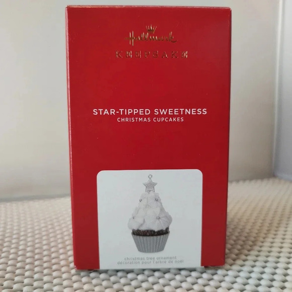 Hallmark Keepsake Christmas Tree Ornament Star-Tipped Sweetness Christmas cupcak - Picture 1 of 3